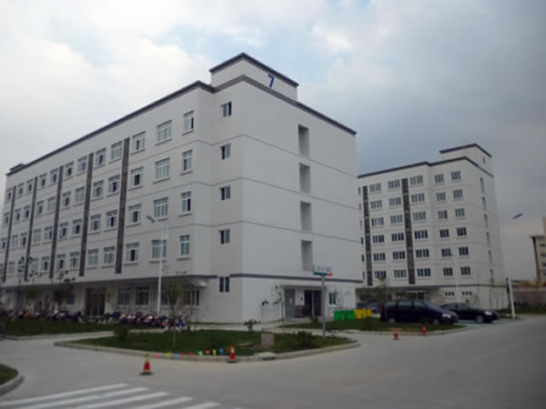淳华已经完工宿舍楼.jpg